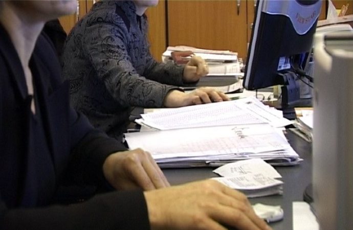 19:33 Lovitură pentru bugetari. Vor putea avea un singur contract. DOCUMENT