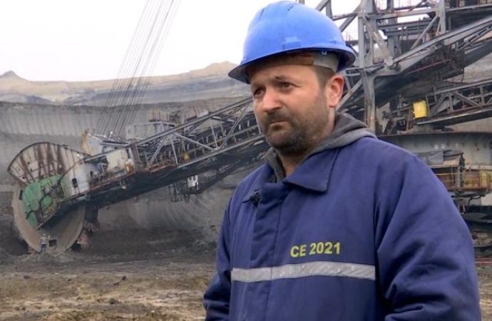 Minerii amenință, din nou, cu oprirea lucrului