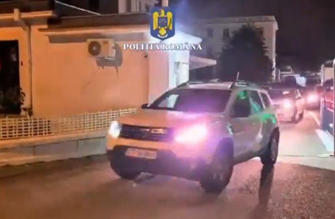 Sute de percheziții în toată țara