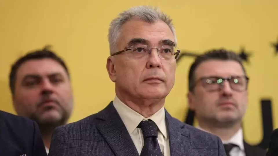 AUR depune 4 moțiuni de cenzură