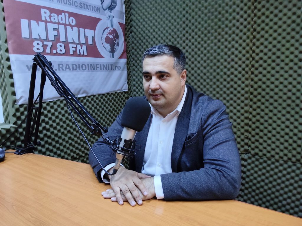 Nu vor concedieri din UAT-uri. Cuțitoiu: ”Aparatul premierului are peste 50 de consilieri”