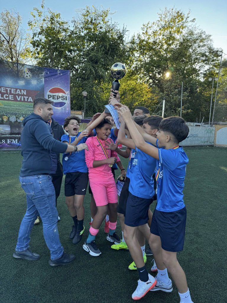 Micii fotbaliști din Rovinari au câștigat Cupa “Comunelor Gorjene”