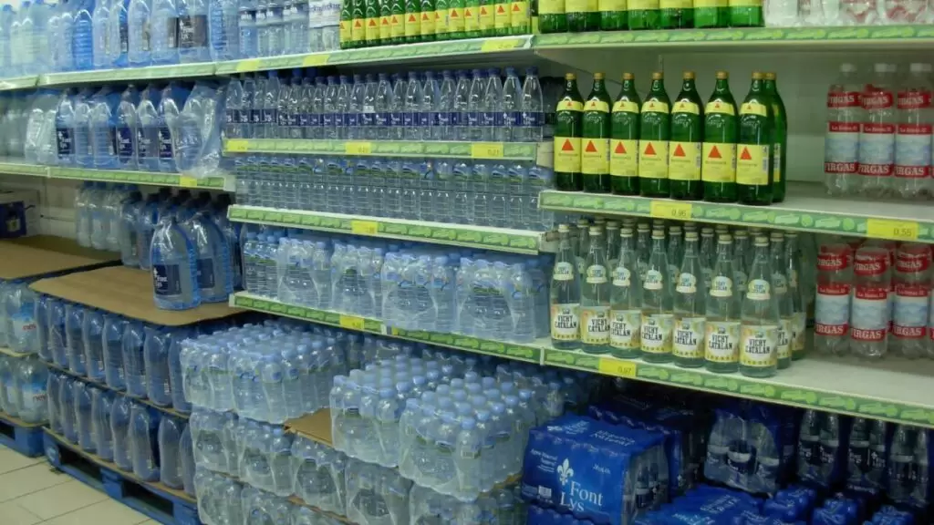 Guvernul vrea să scumpească apa minerală cu 30%, la sursă