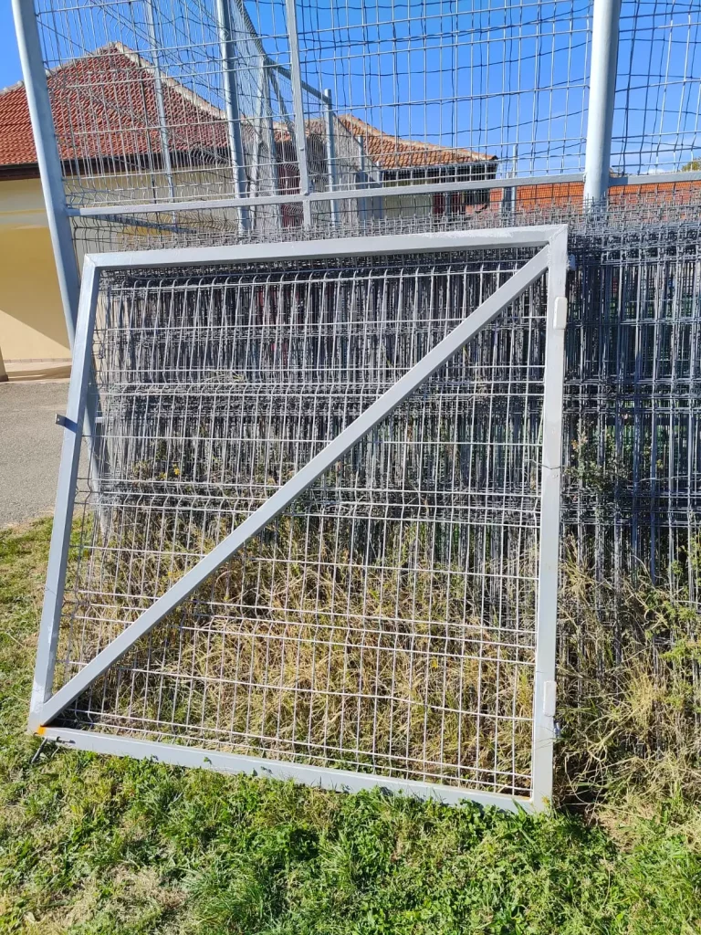 19:00 Elevă de 8 ani, rănită la școală