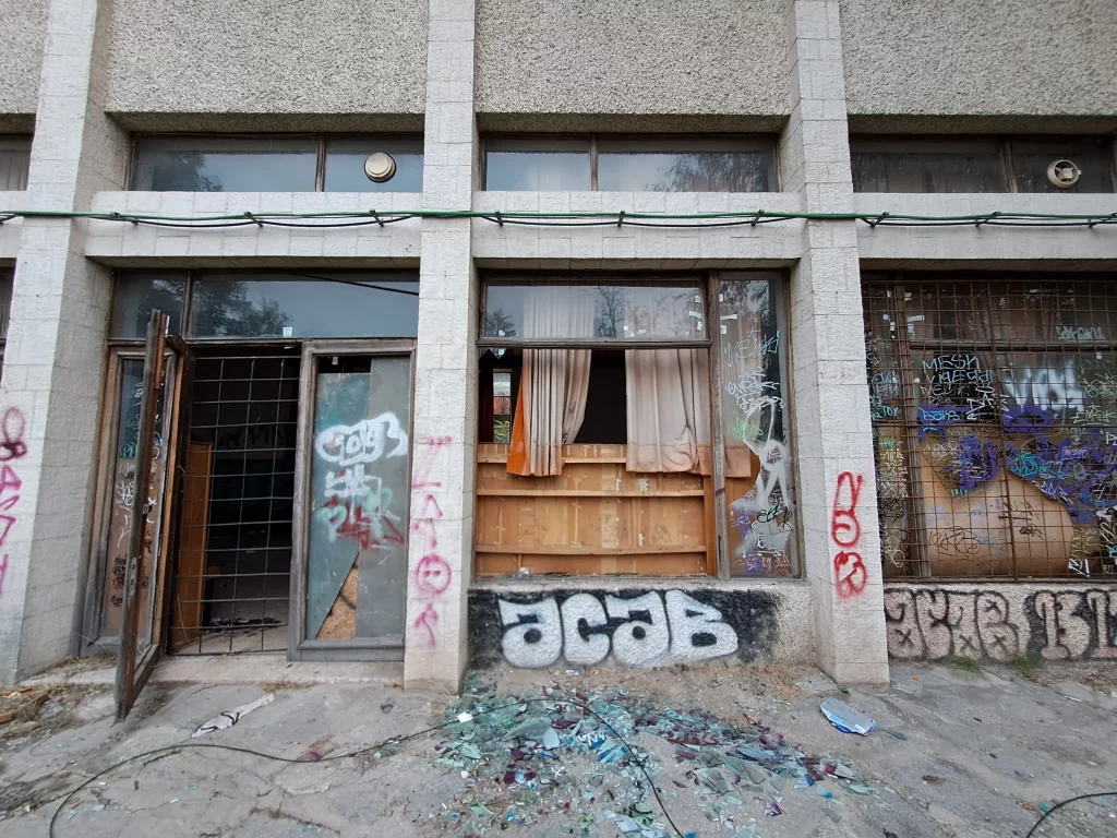 Sindicatele, trimise să protesteze la Casa de Cultură