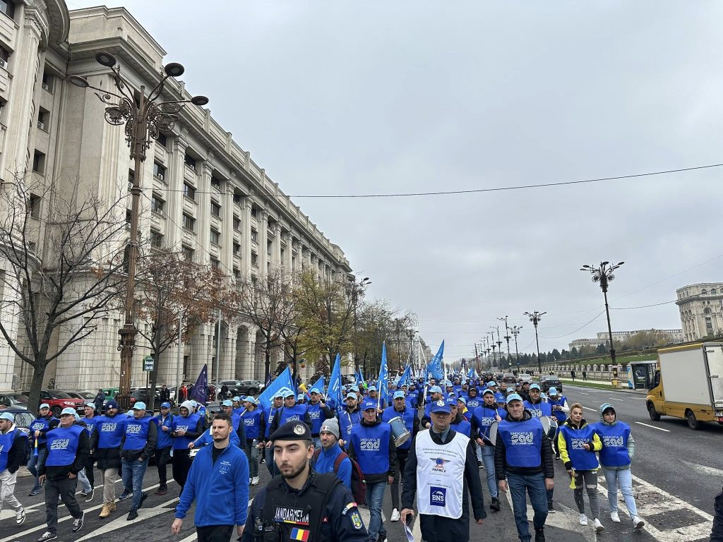 14:00 Sindicaliștii din Apele Române: ”Ce se întâmplă în prezent e prostie, nu reformă”