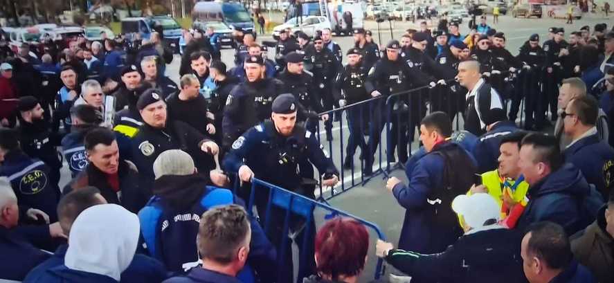 19:00 Incidente la protestul minerilor. S-au folosit gaze lacrimogene