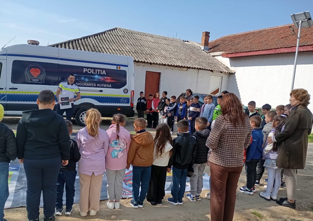 Acțiuni în școli ale polițiștilor gorjeni