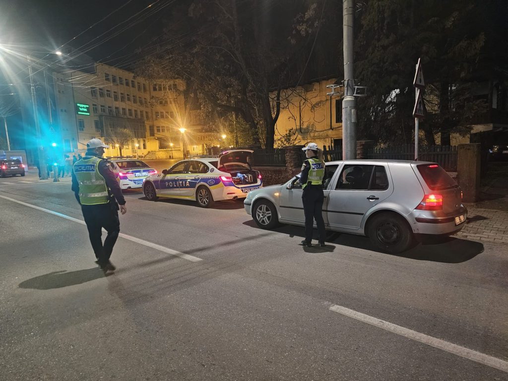 Sute de amenzi, zeci de permise și certificate de înmatriculare reținute, în minivacanța de1 Mai