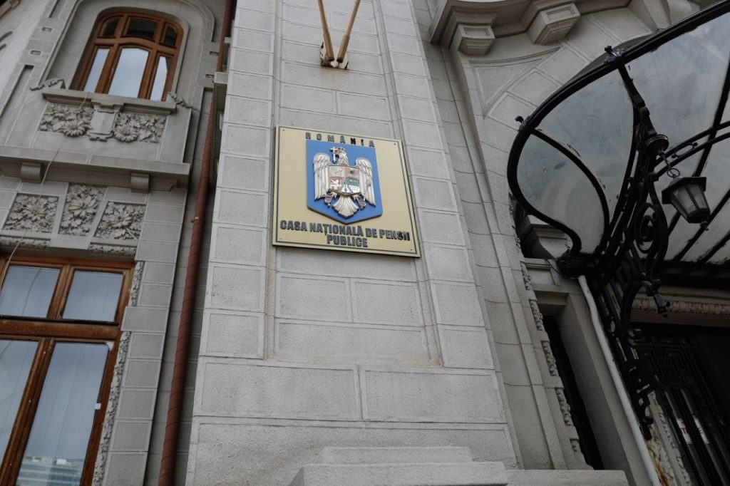 14:00 Numărul pensionarilor a scăzut. Pensia medie a ajuns la 2.784 de lei