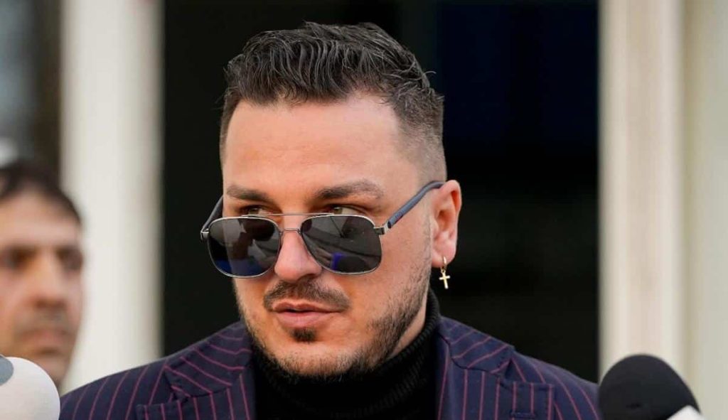 Cunoscut influencer, reținut pentru 24 de ore într-un dosar de evaziune fiscală