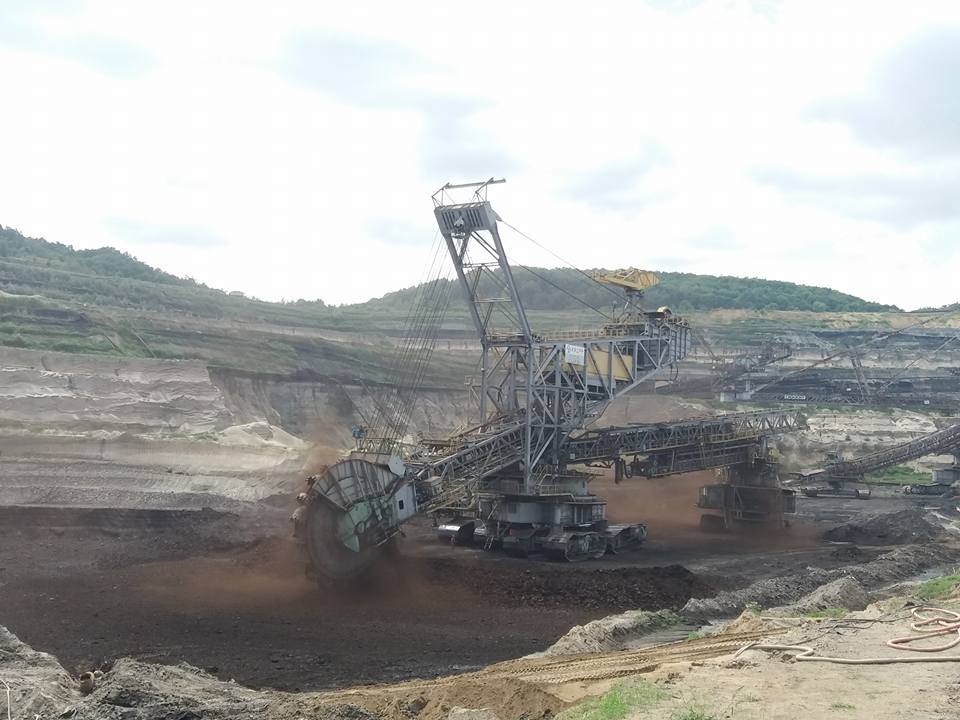 Îi recomandă lui Trufelea ”să se ocupe de ceea ce știe”, de partea de cărbune