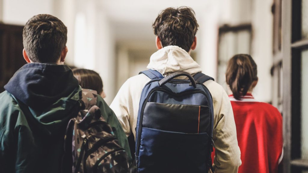 07:00 Schimbări importante în Educație. Toți elevii vor fi notați la clasă după aceleași standarde, indiferent de școală