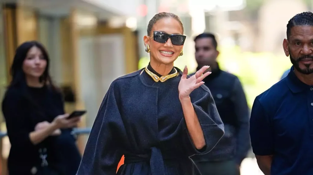 Jennifer Lopez, în pantofi românești la plimbare prin New York