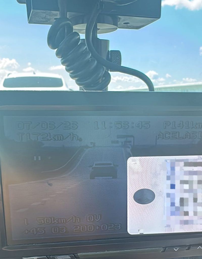 Șofer de 73 de ani, prins în timp ce gonea cu 172 km/h, în Târgu Jiu