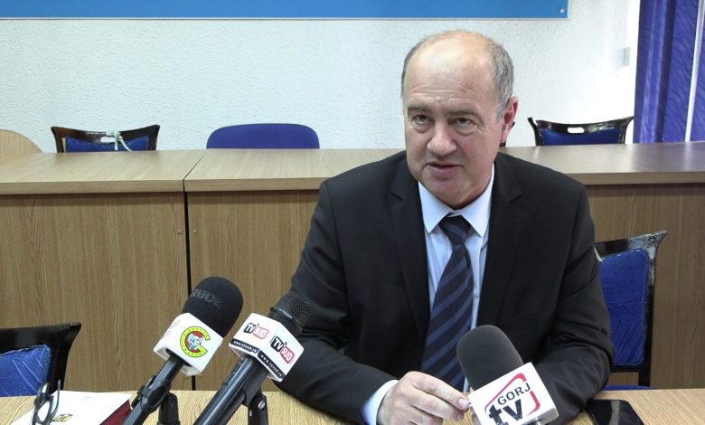 Prefect: Mediul online a pus egalitate între academician și bețivul de la cârciumă